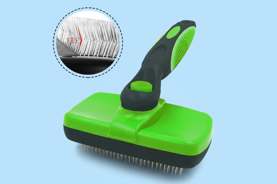 Ergonomic handle and size details of self-cleaning pet slicker brush
