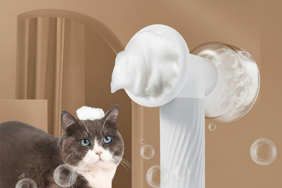 Automatic foaming pet bath brush with rich soap bubbles for dogs and cats